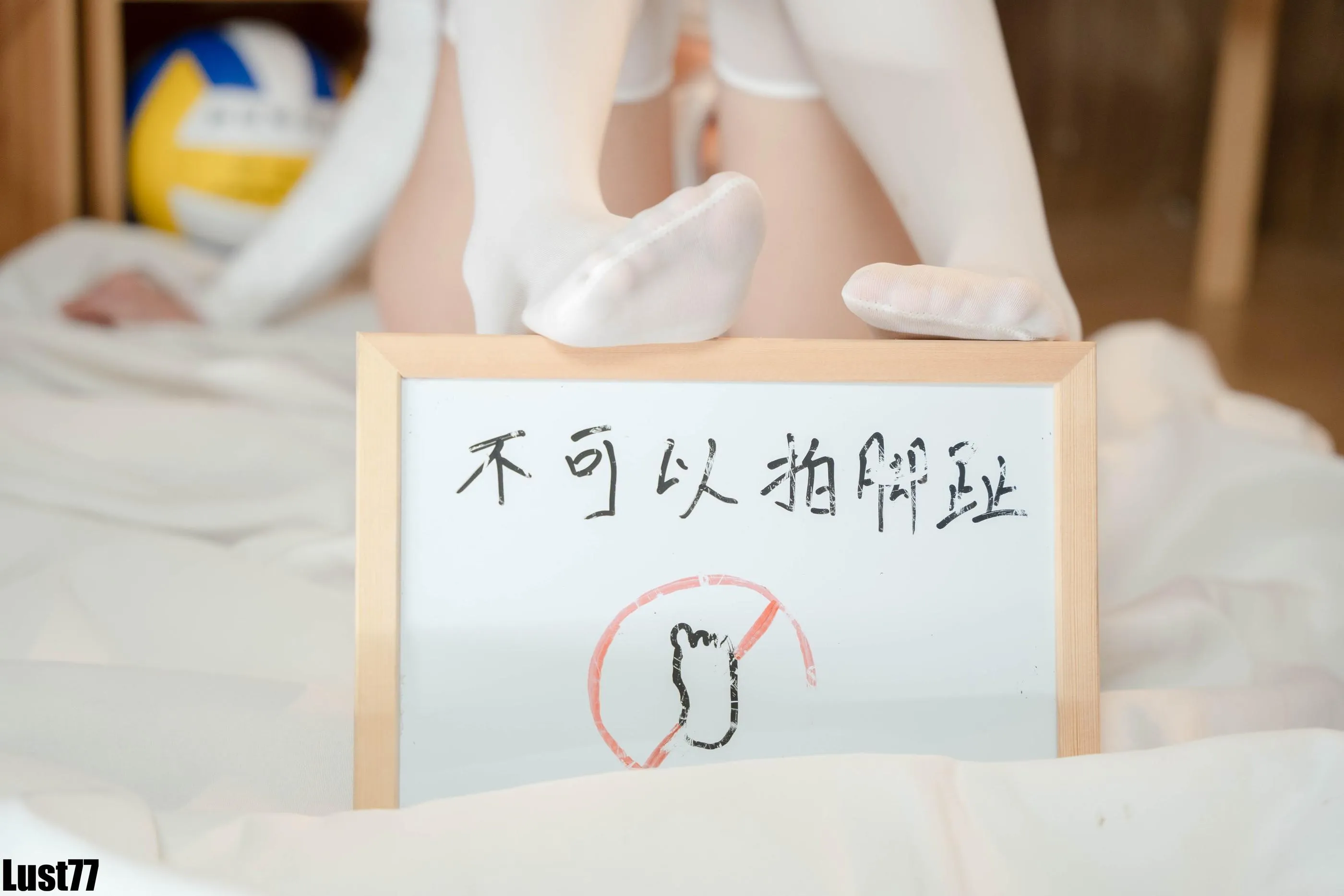 柒柒要乖额 – NO.047 粉色泳衣 [77P]插图2